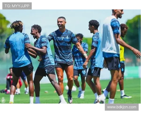 C罗本周二亮相利雅得胜利训练